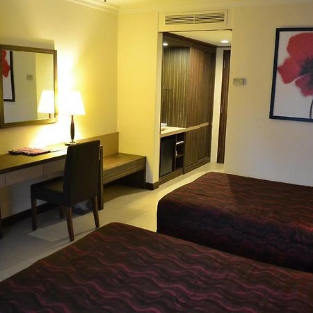De Rhu Beach Resort Куантан Екстериор снимка