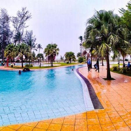 De Rhu Beach Resort Куантан Екстериор снимка