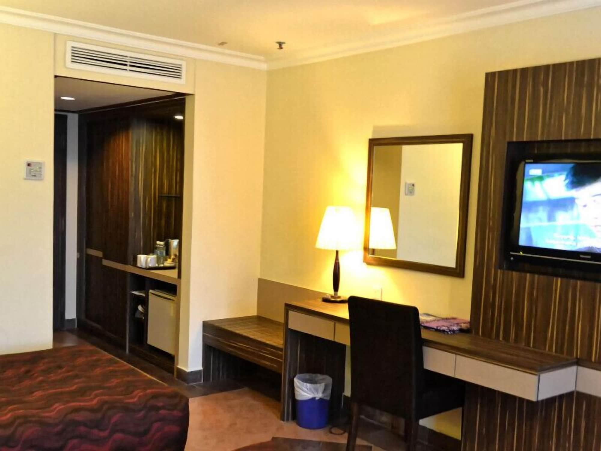 De Rhu Beach Resort Куантан Екстериор снимка