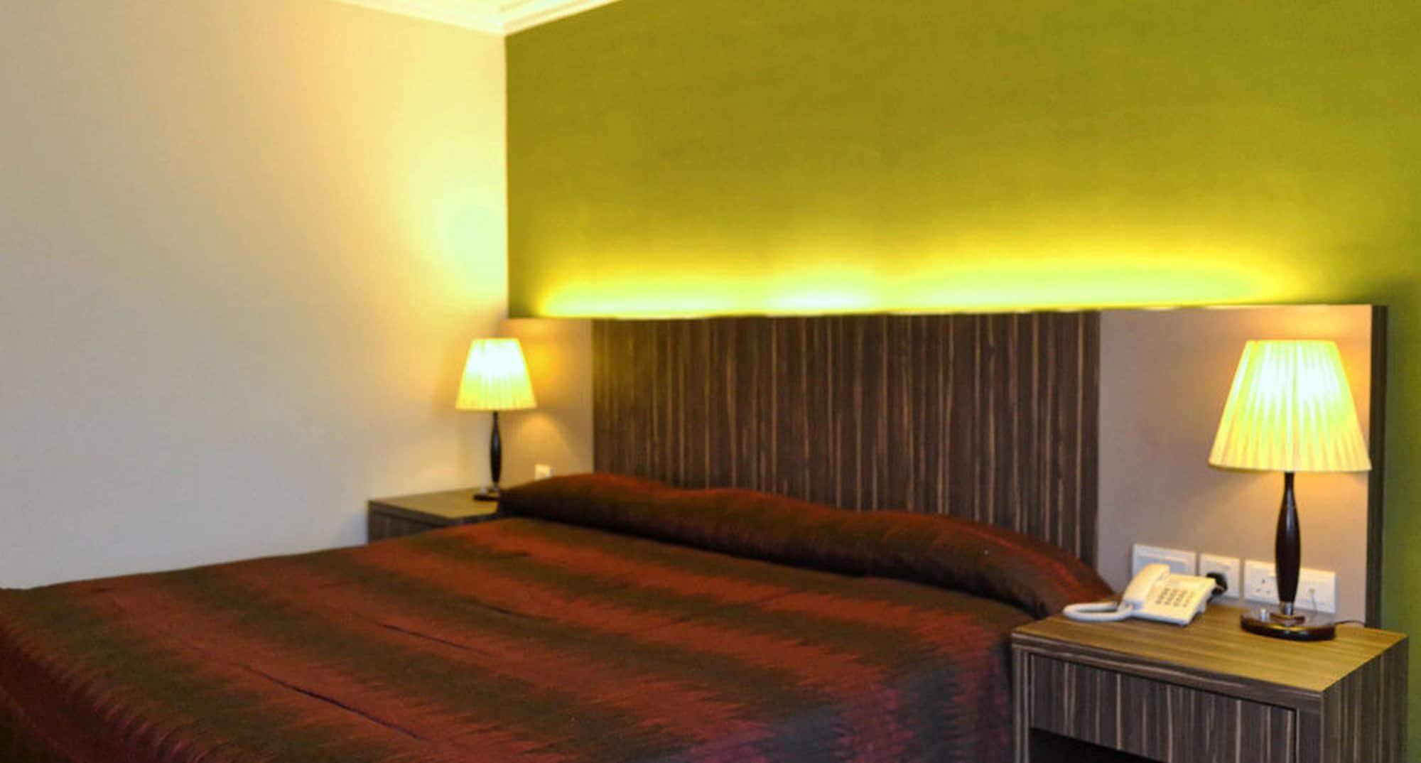 De Rhu Beach Resort Куантан Екстериор снимка
