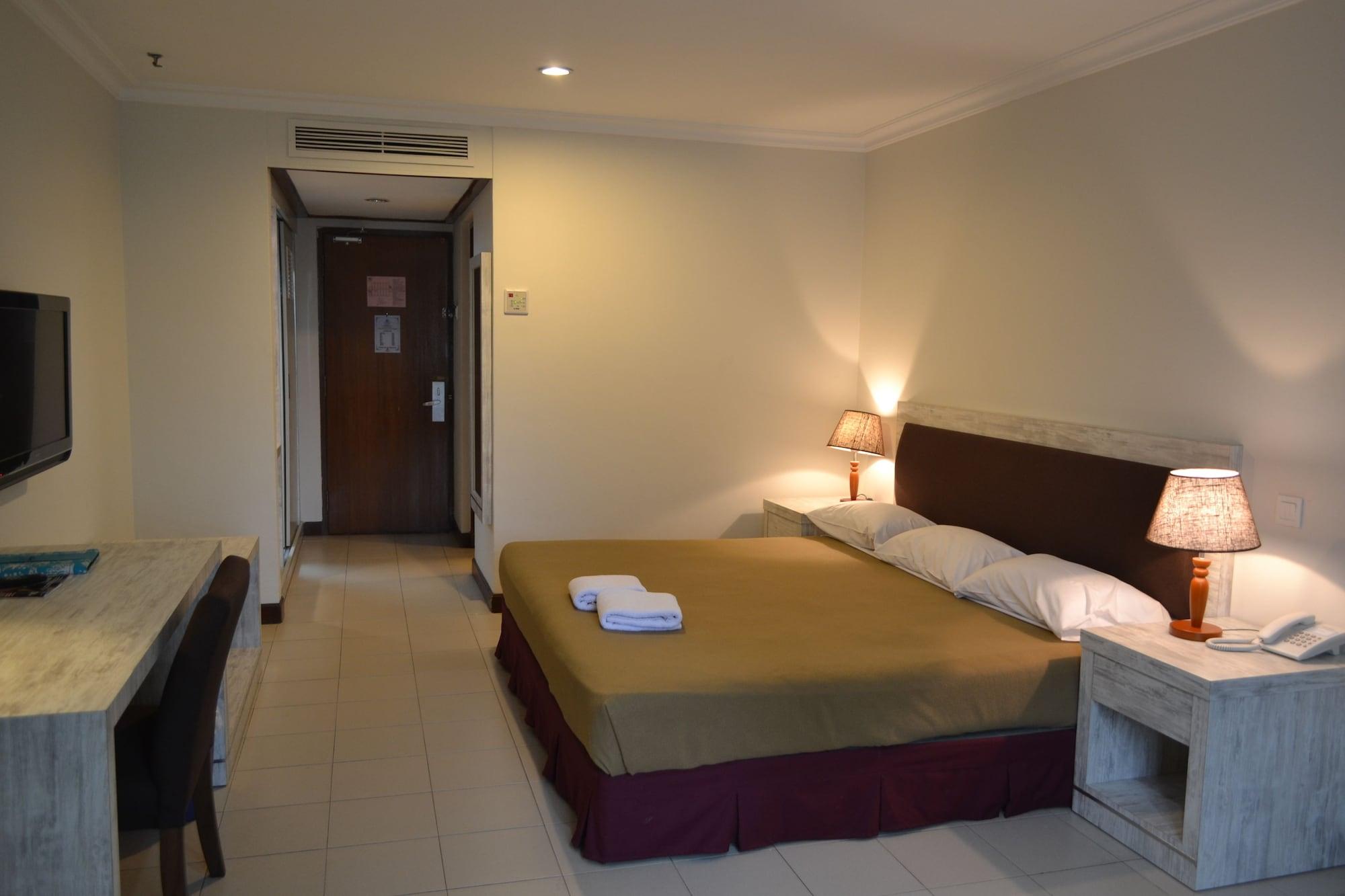 De Rhu Beach Resort Куантан Екстериор снимка