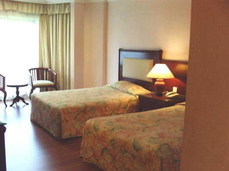 De Rhu Beach Resort Куантан Екстериор снимка