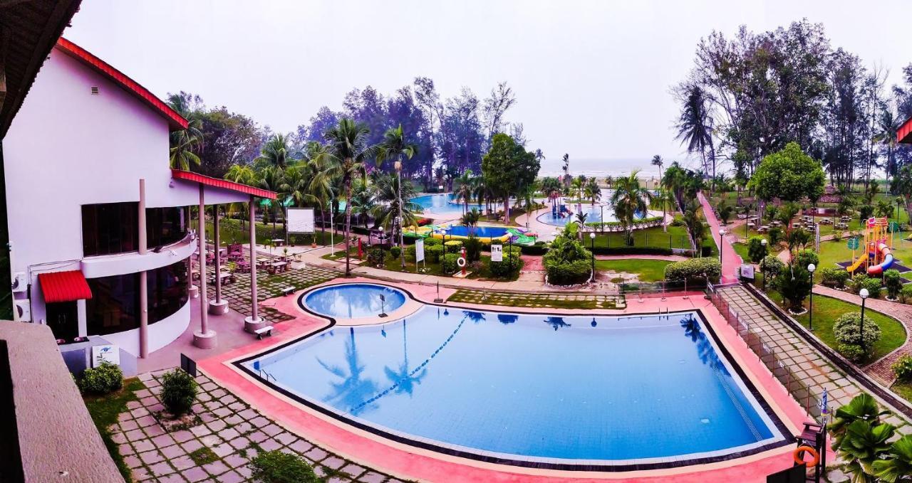 De Rhu Beach Resort Куантан Екстериор снимка
