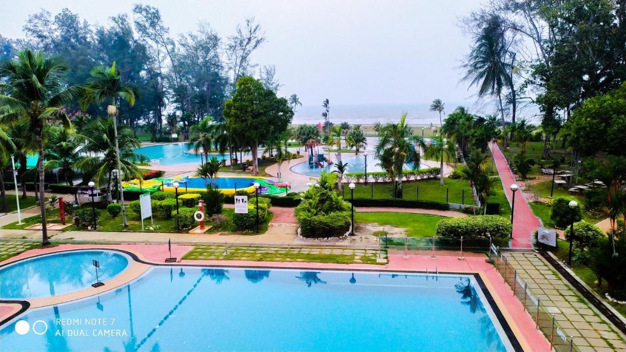 De Rhu Beach Resort Куантан Екстериор снимка